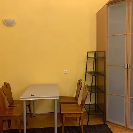 Apartment 2 Next To New York Cafe Budapest