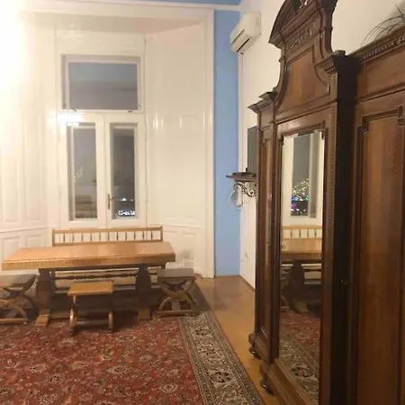 2 Next To New York Cafe Apartment Budapest