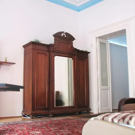 2 Next To New York Cafe Lejlighed